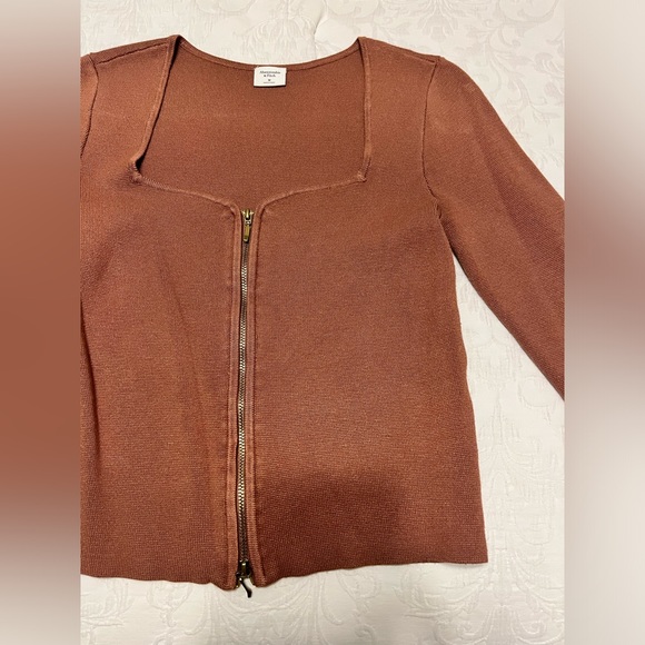 Abercrombie Long Sleeve Zip Front Crop Top - Picture 2 of 5